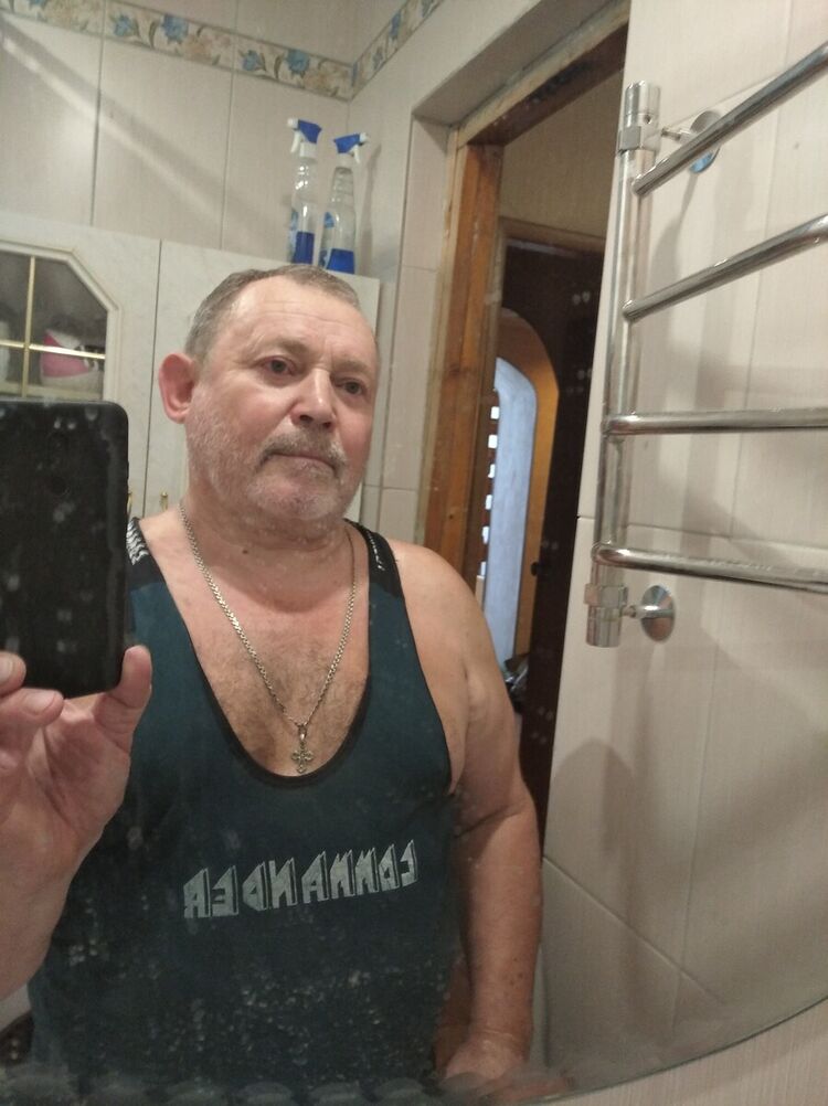  21042437  , 73 ,    