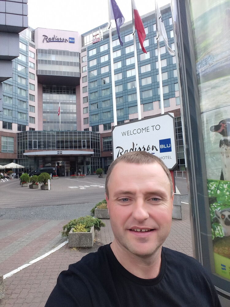  12776807  Andrei, 48 ,    -