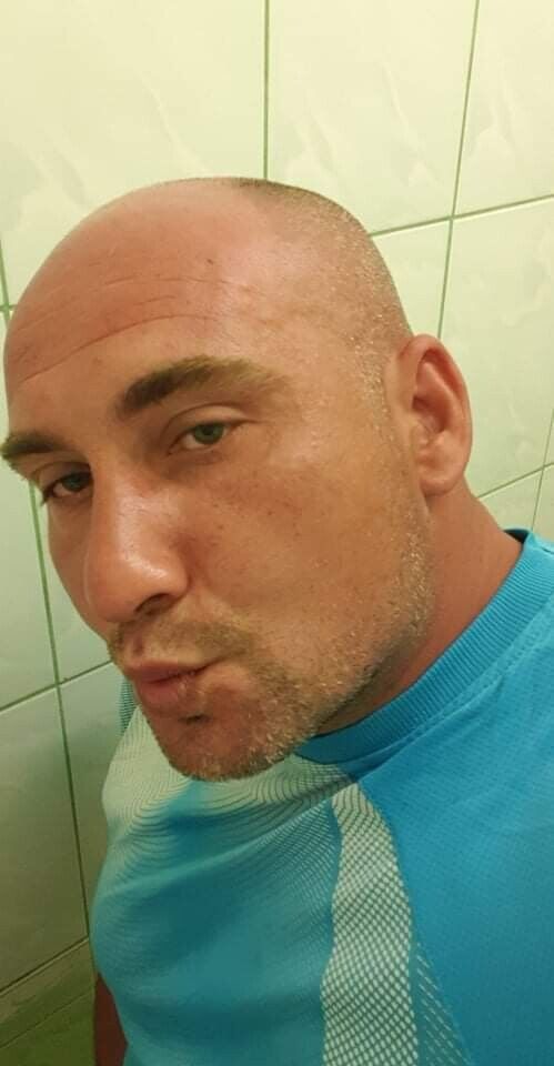  21058537  Dinko, 43 ,     