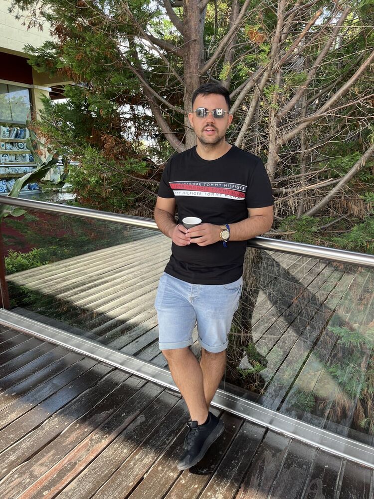  54047967  Eden, 27 ,    King George