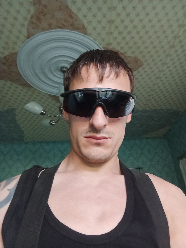  27155957  Vlad, 32 ,    