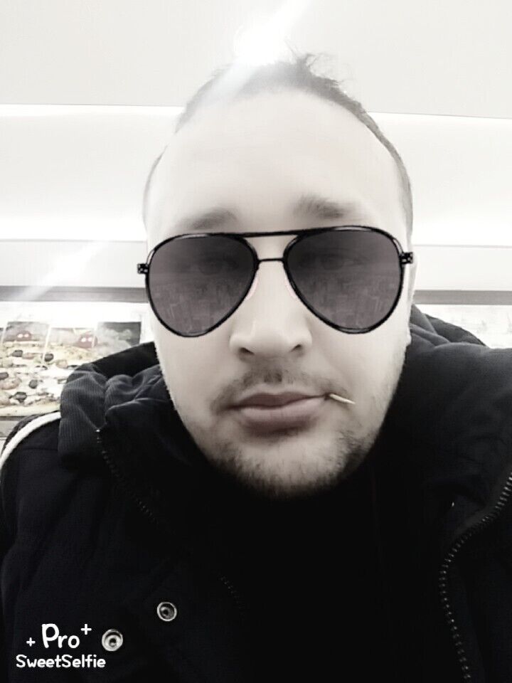  21220947  , 37 ,    