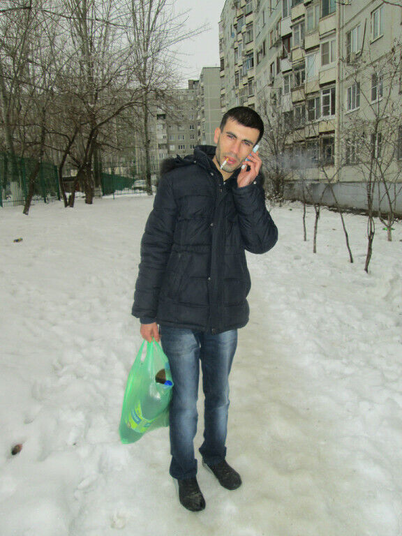  42378667  Hayk, 38 ,    