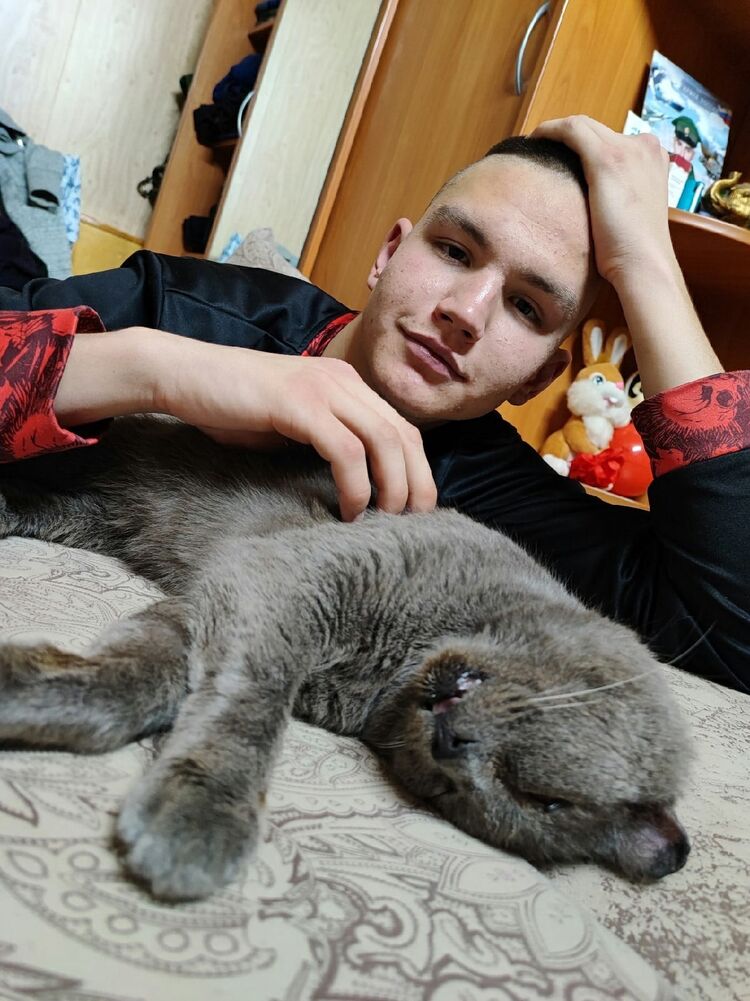  ,   Idris, 25 ,   ,   