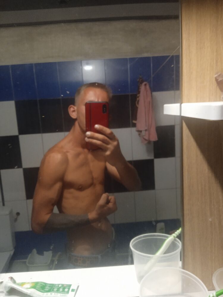  37704587  Alexander, 26 ,    