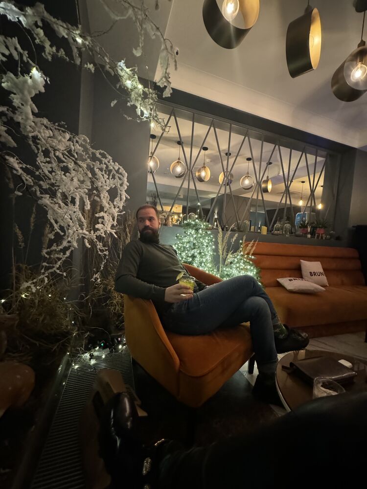  44640357  Artem, 36 ,    