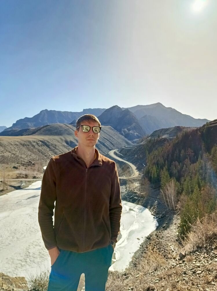  44116797  Andrei, 32 ,    