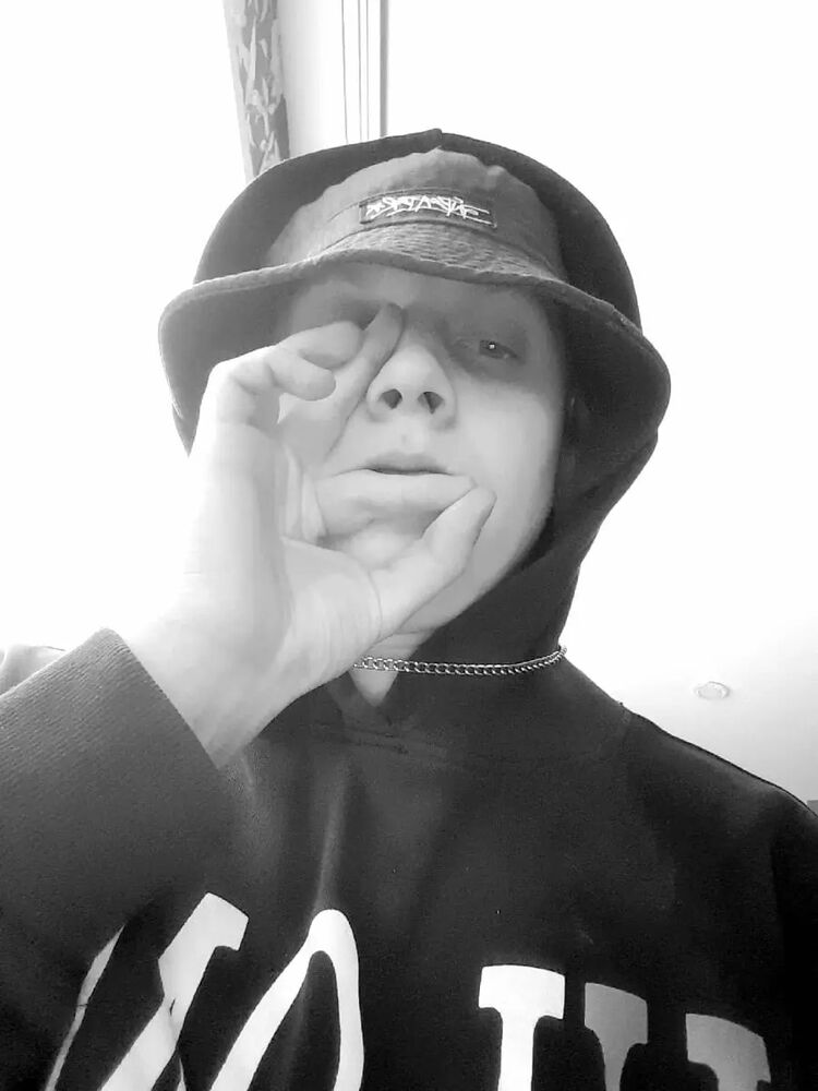  38510607  Boris, 23 ,    