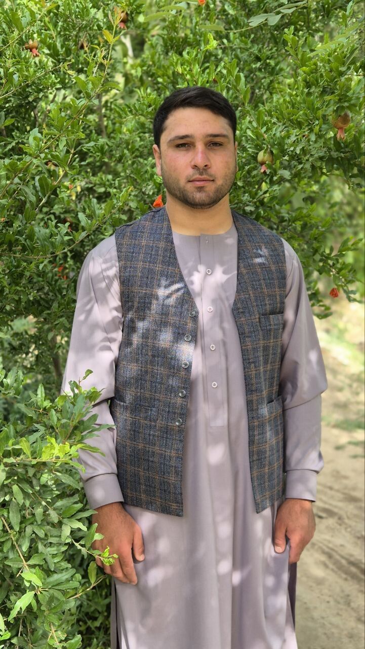  54145007  Karim, 23 ,    