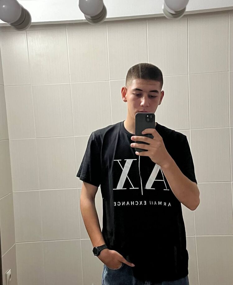  45325657  Ali, 21 ,    