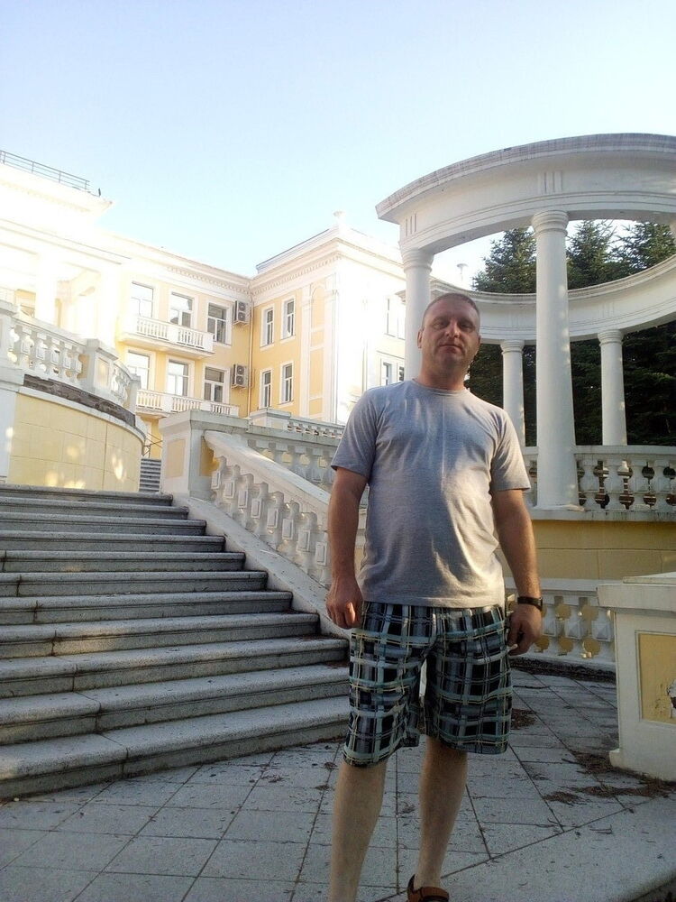  10374707  Dmitri, 45 ,    