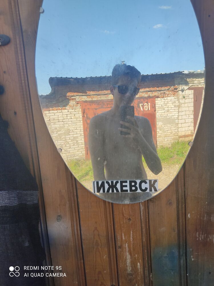  23300447  Pavel, 22 ,    