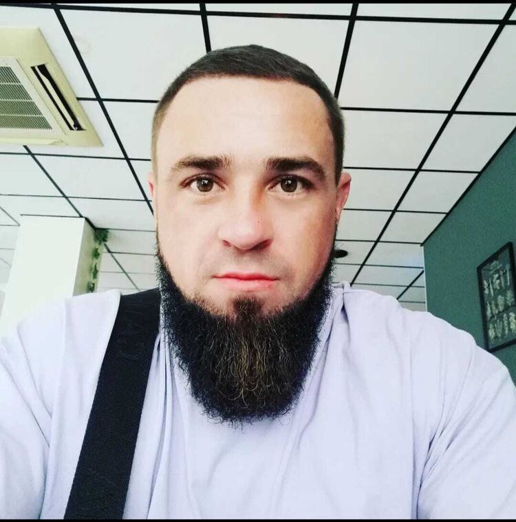  32748057  Viktor, 35 ,    