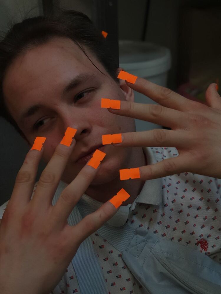  27020497  , 22 ,    -