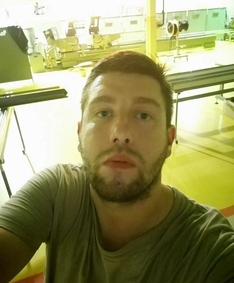  42806127  , 24 ,    