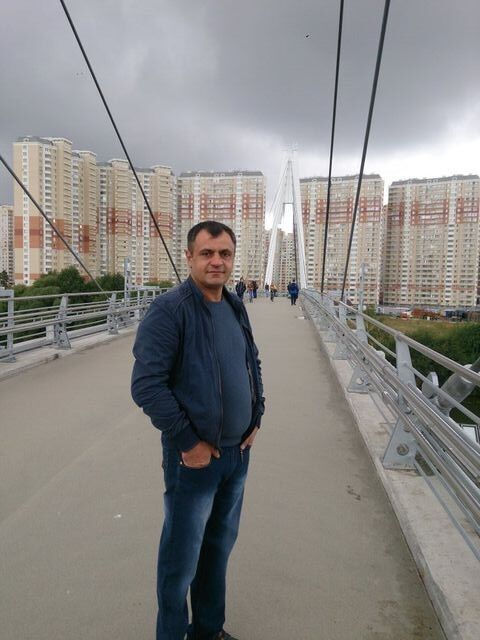  ,   Alik, 44 ,  