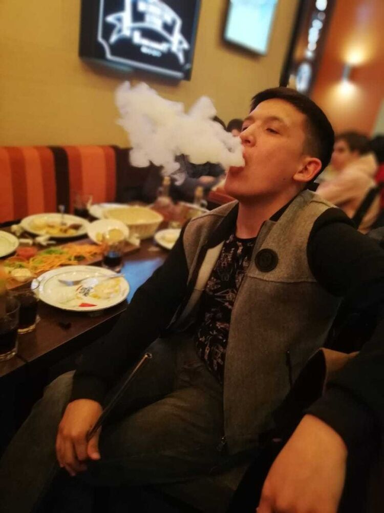  ,   Bauyrzhan, 32 ,   ,   , c 