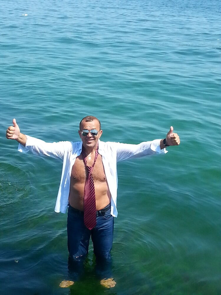  7932157  Vitalik, 54 ,    