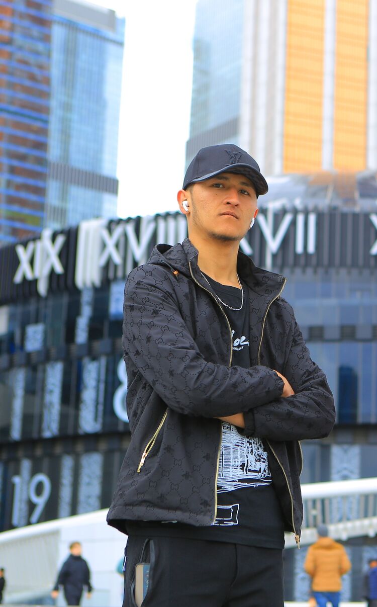  34599357  Asadbek, 21 ,    