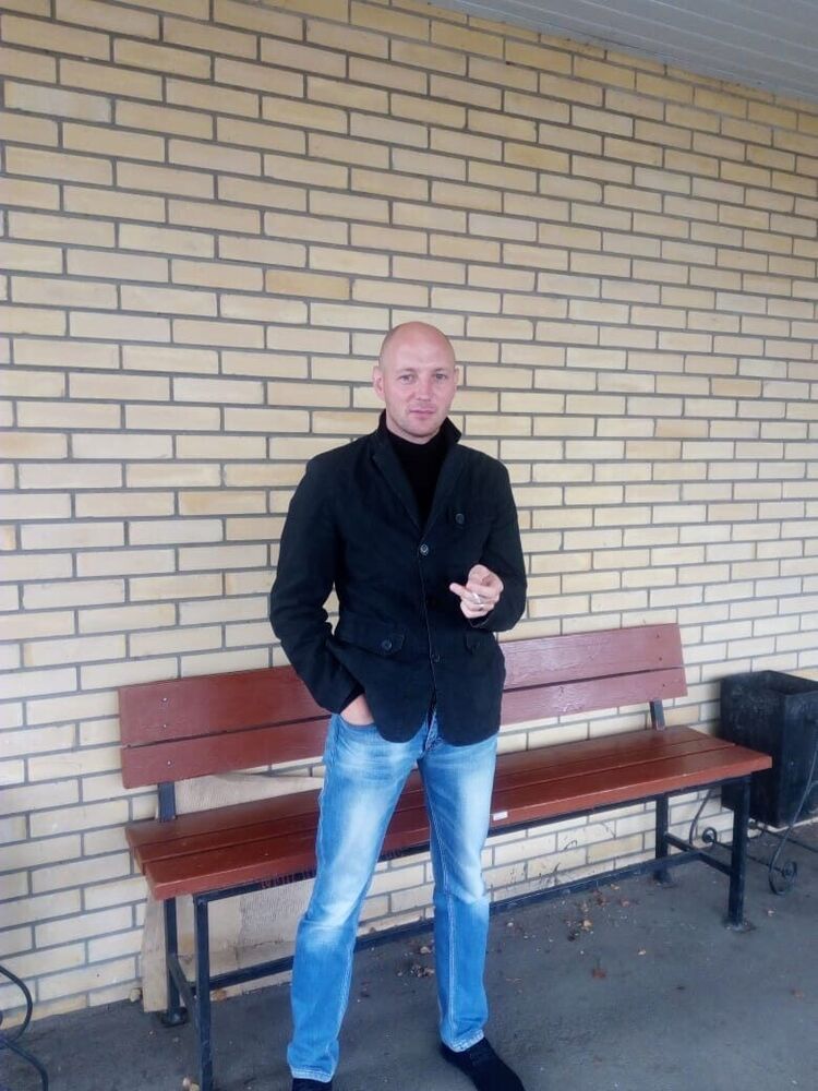  ,   Artem, 37 ,   , 