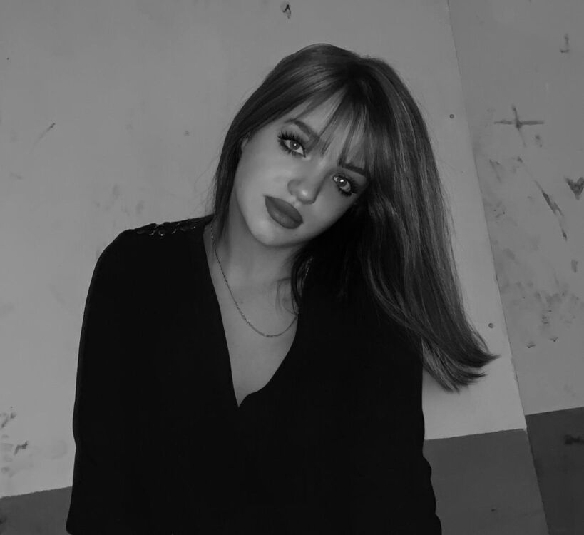  ,   Valeria, 21 ,   ,   , 