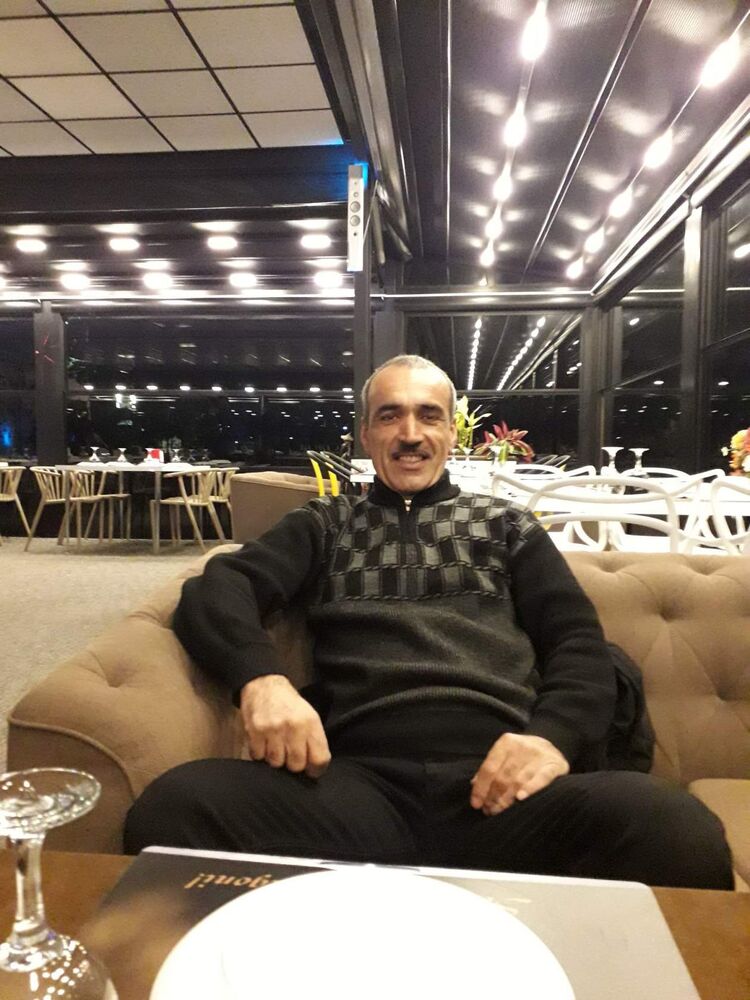 45366817  Vugar, 51 ,    