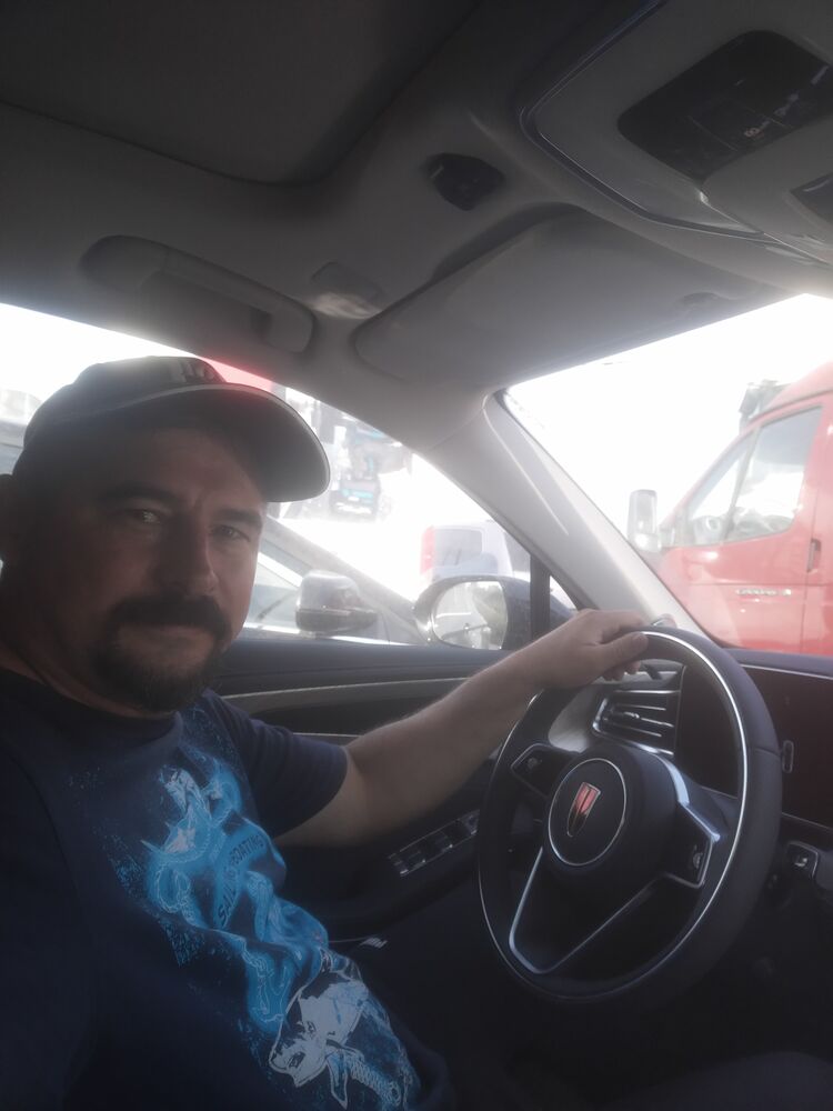  49960047  Maks, 37 ,    