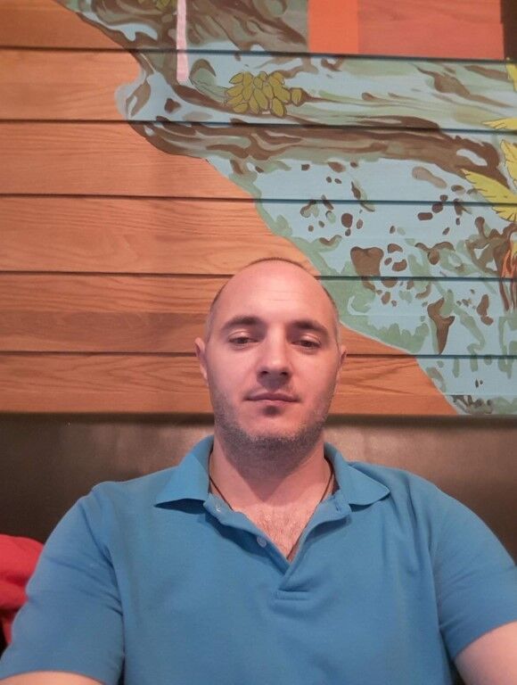  8254597  Iurka, 41 ,    