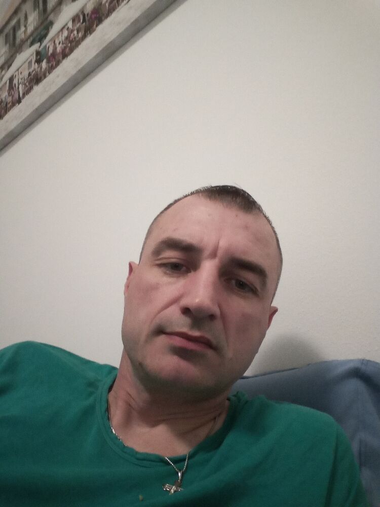  39927847  Alexei, 44 ,    