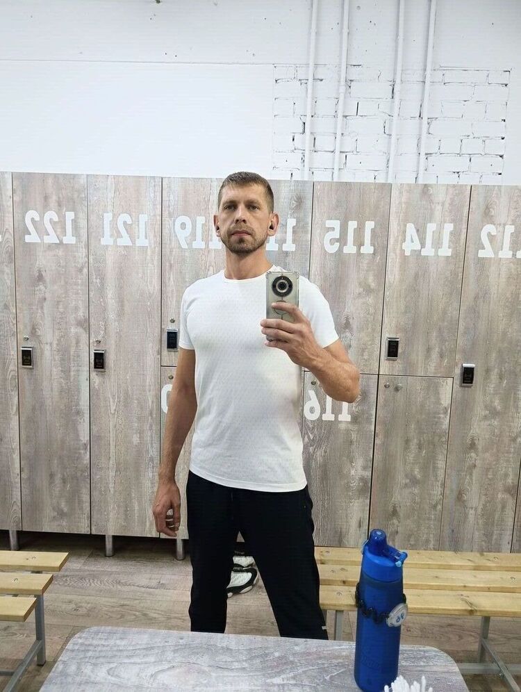  38394127  Anton, 35 ,    
