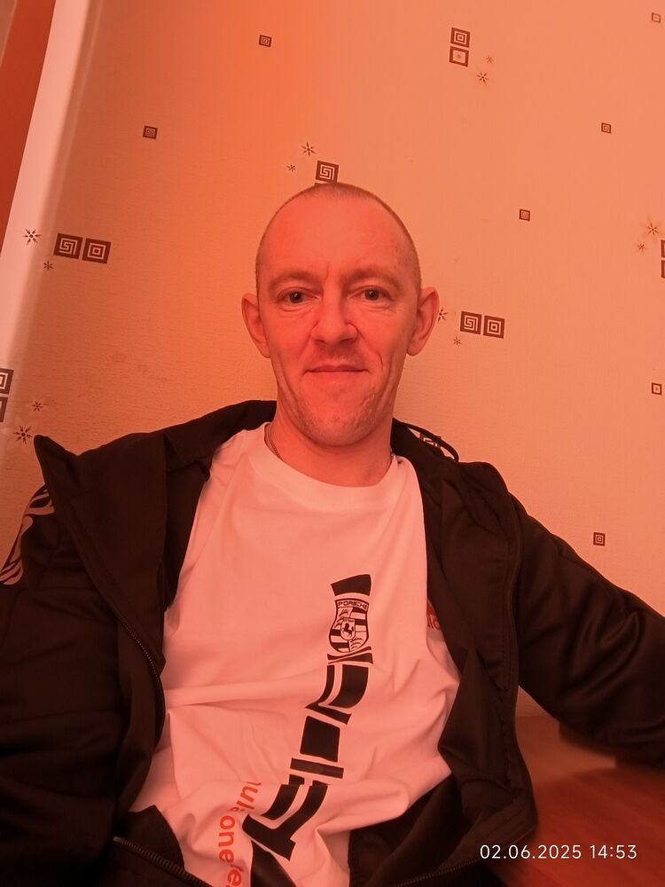  52508967  Pavel, 39 ,    