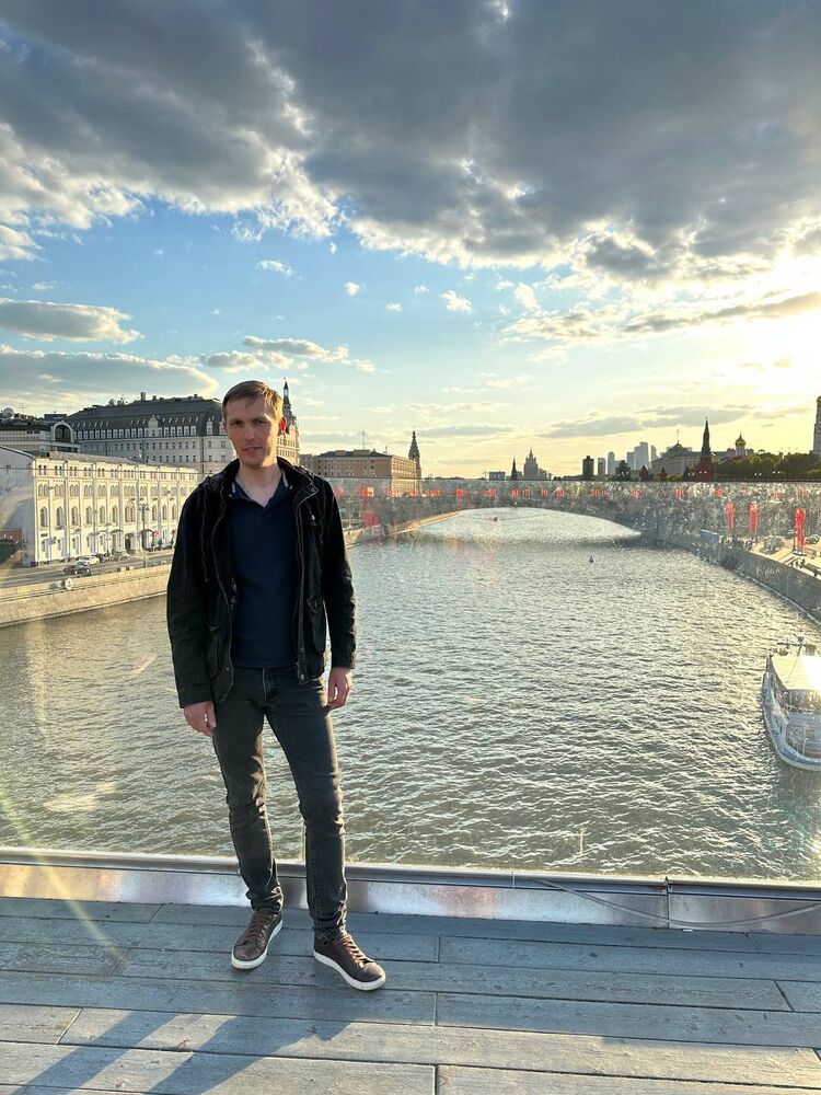  34991817  Stanislav, 30 ,    