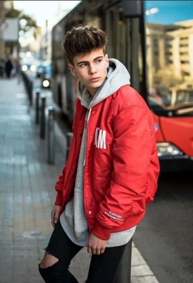  41925607  Artem, 19 ,    