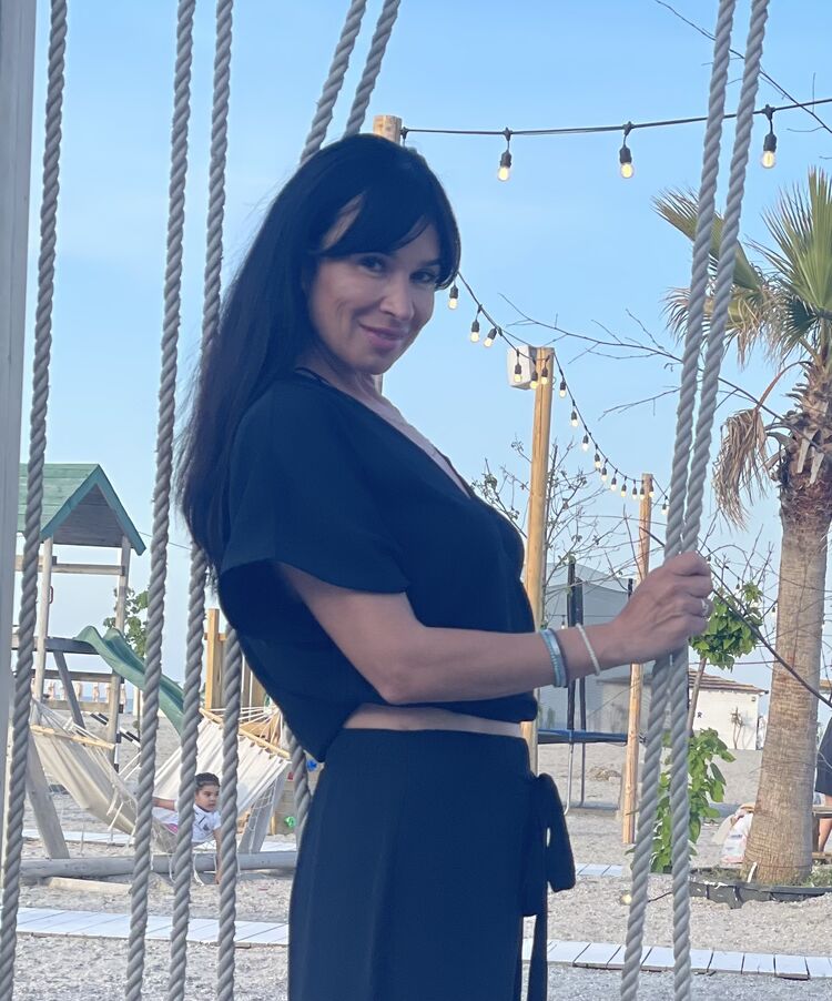  ,   Yulia, 44 ,   ,   