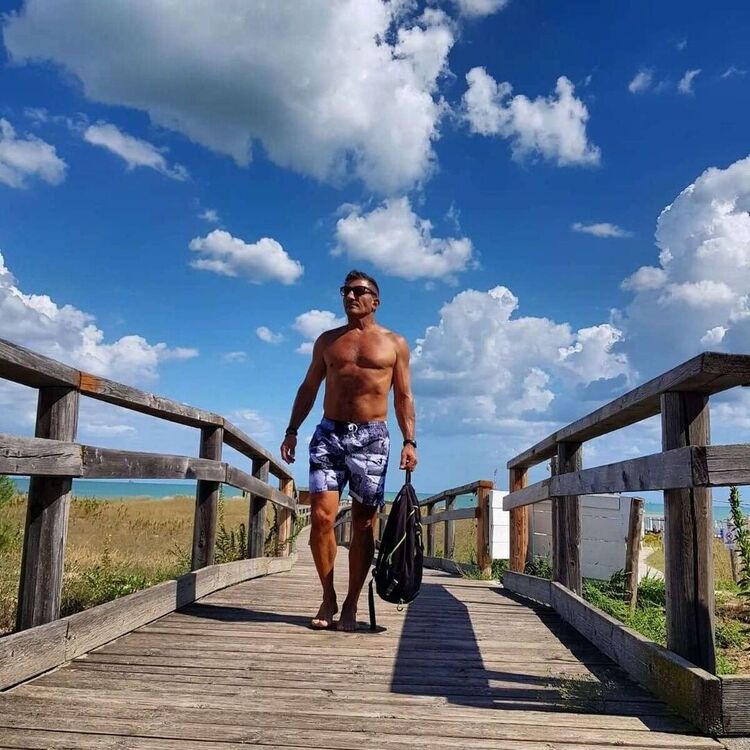  ,   Sandrik, 54 ,     , c 