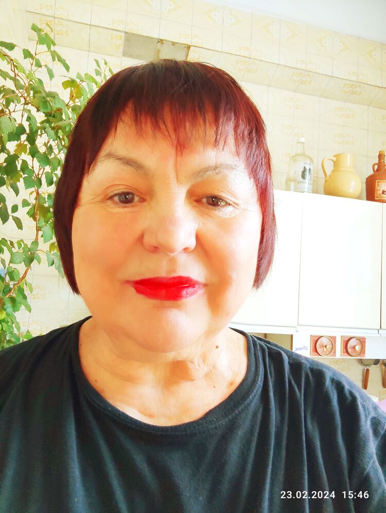  41639567  Larisa, 71 ,    