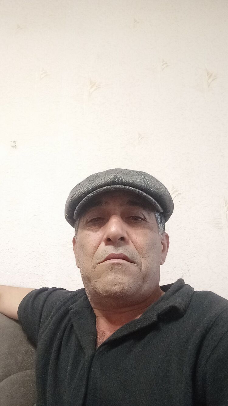  46147537  Zaur, 49 ,    