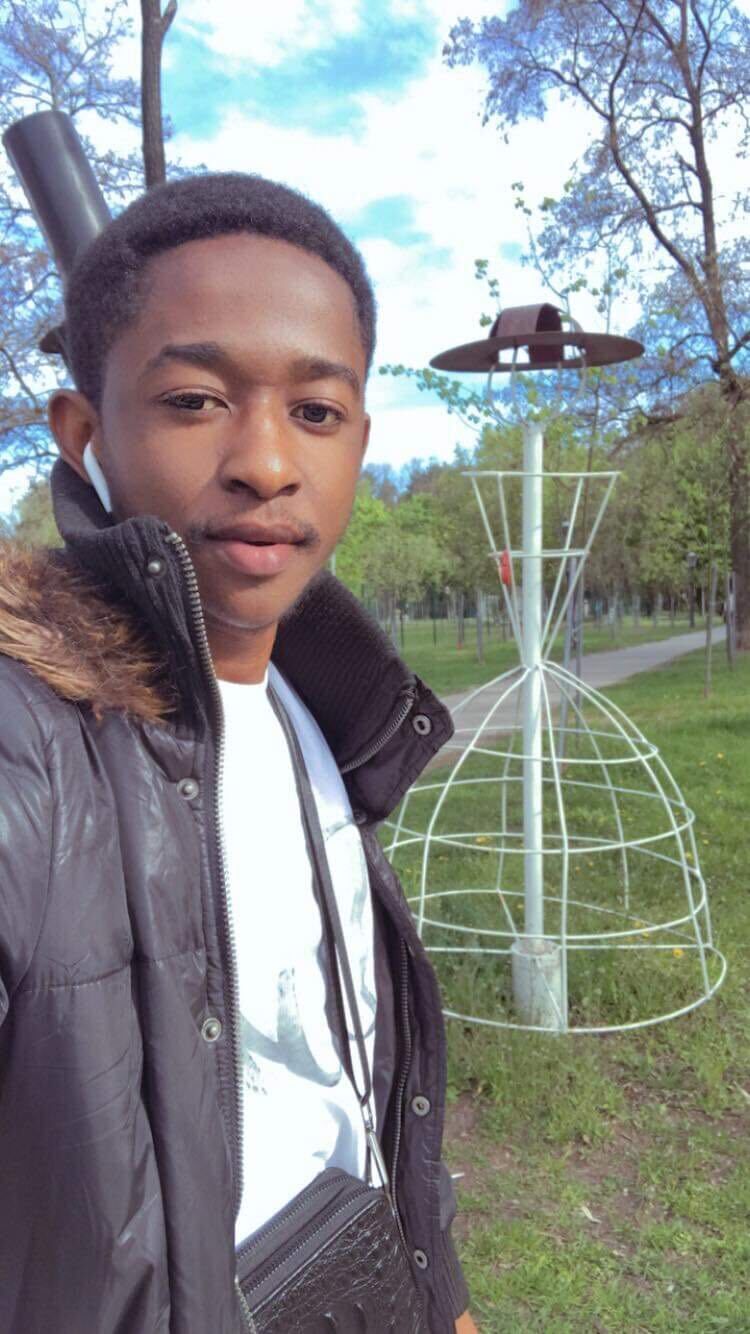  40008457  Denis, 25 ,    