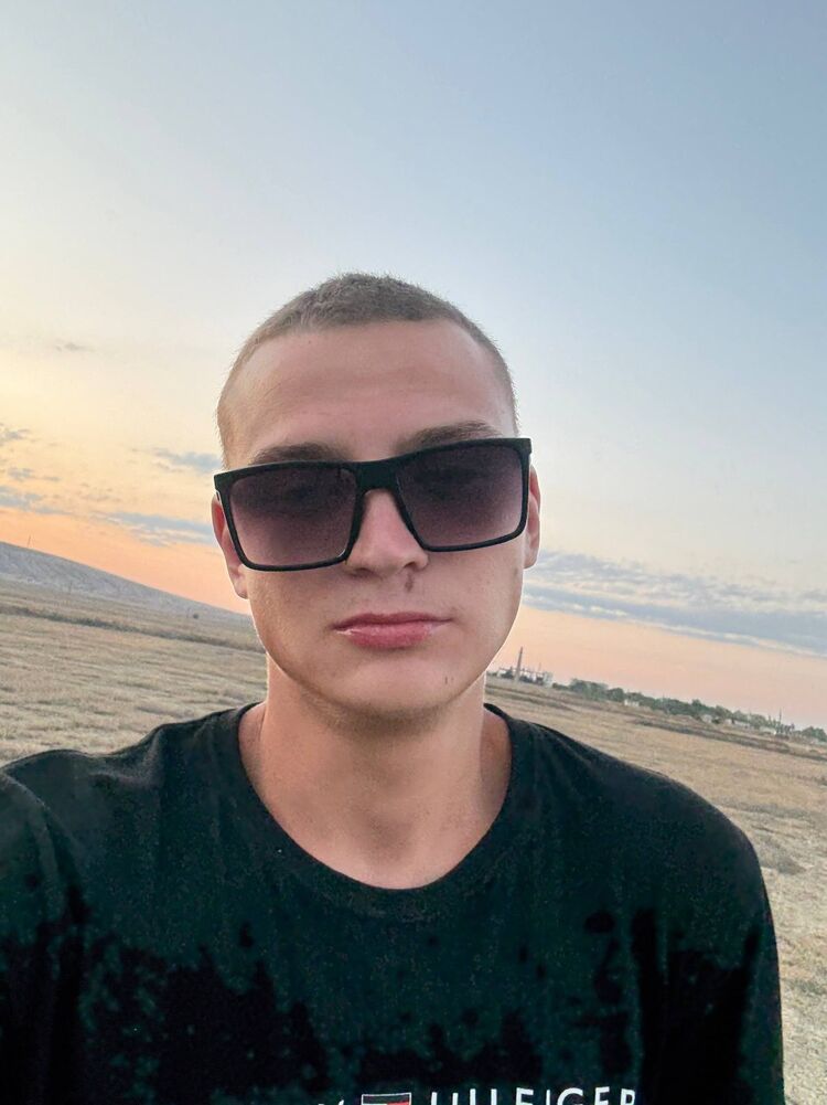  53743267  Artem, 21 ,    