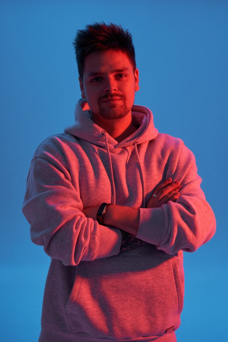  54698147  Ivan, 40 ,    