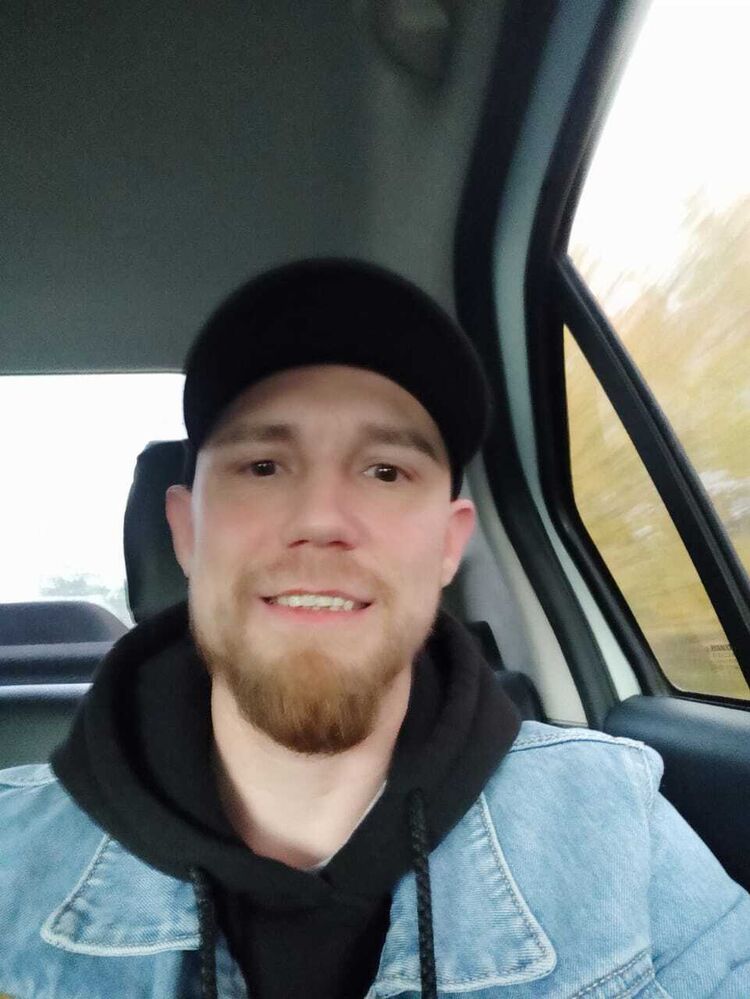  ,   Anton, 39 ,   ,   