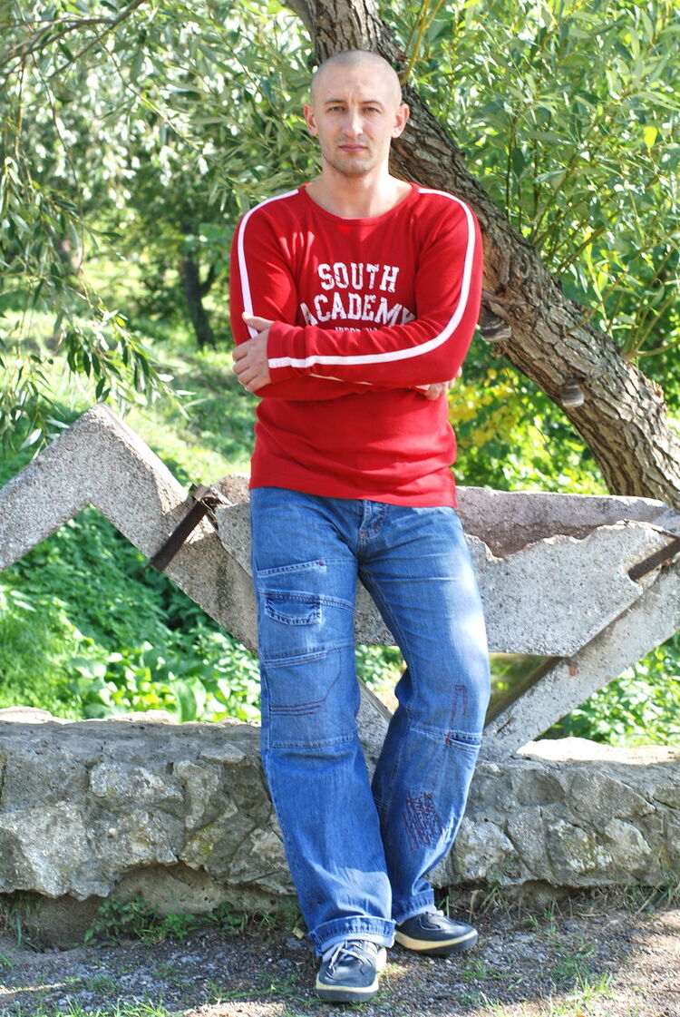  ,   Artur, 43 ,   , 