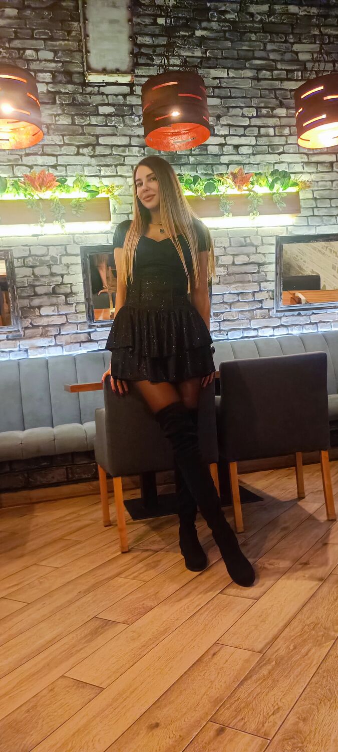  48595727  VIKA, 36 ,    