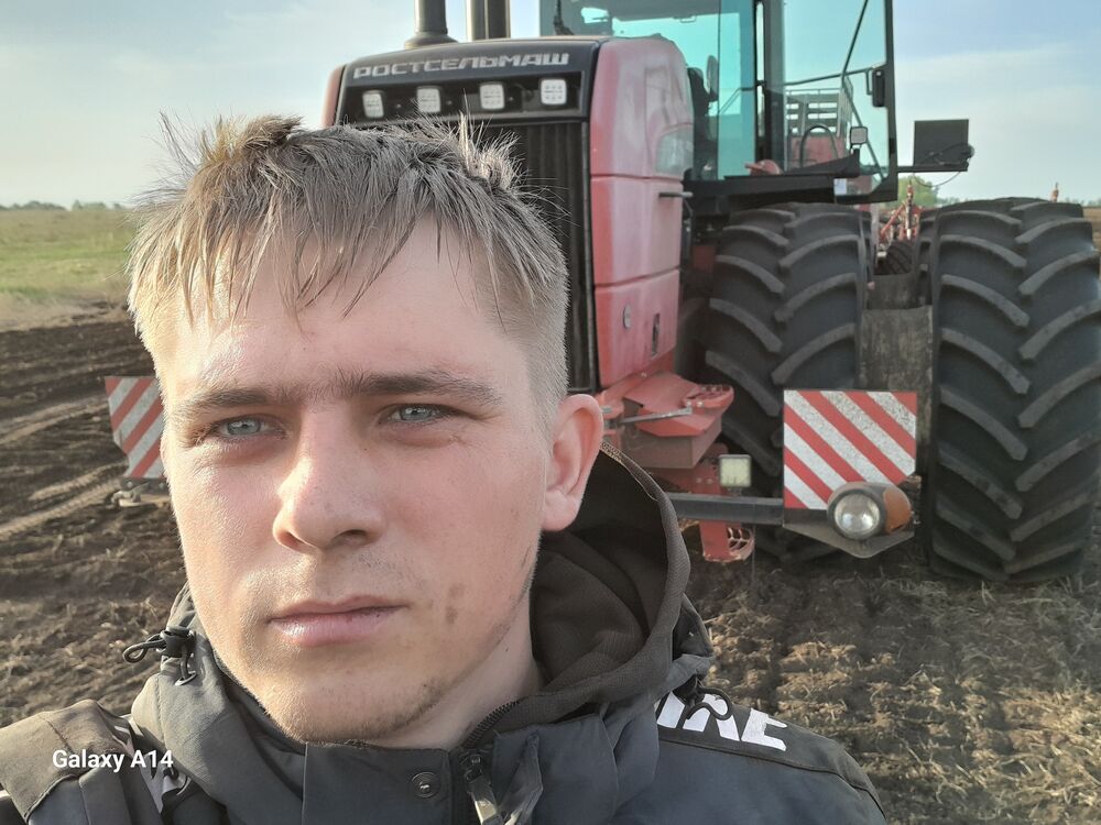  53978717  Stepan, 21 ,    