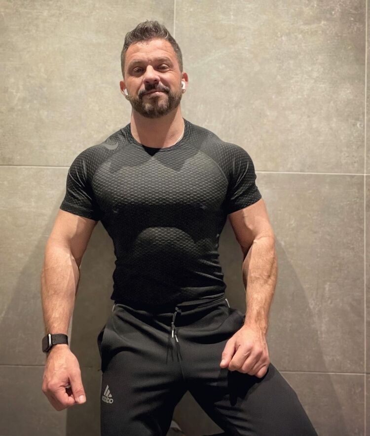  44916337  , 39 ,     