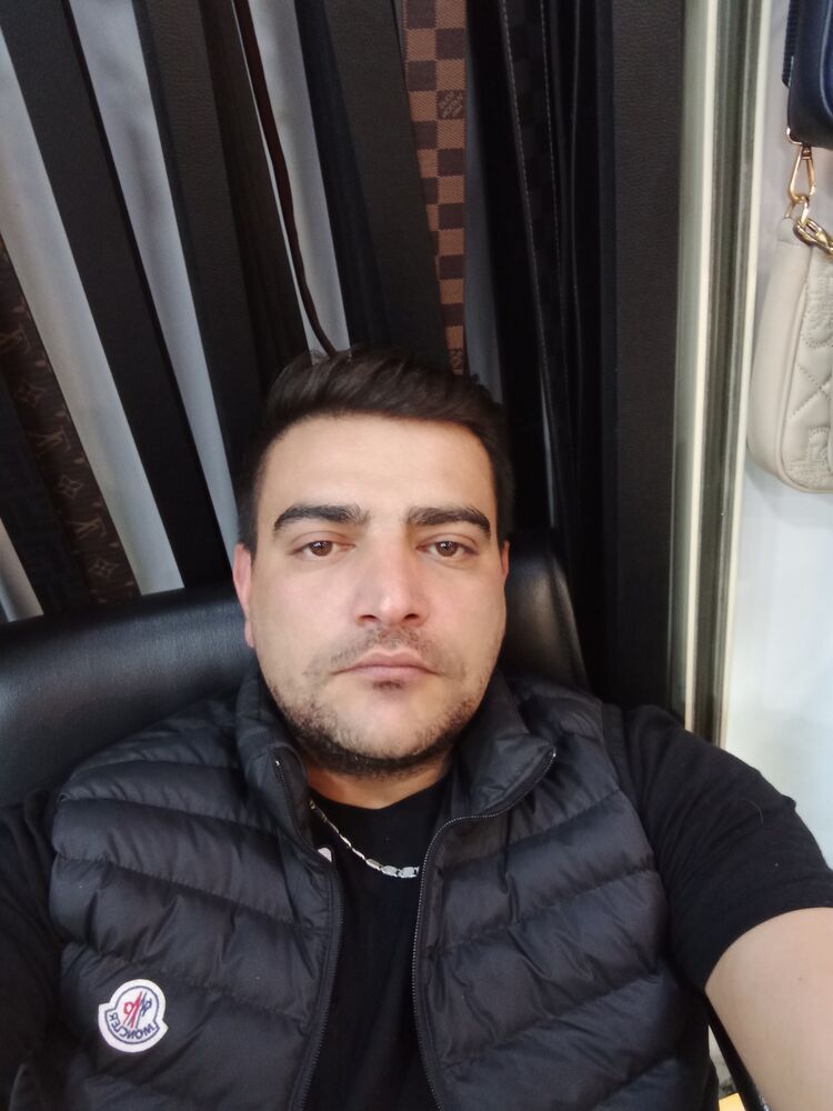  Bielany Wroclawskie,   Raul, 35 ,   ,   