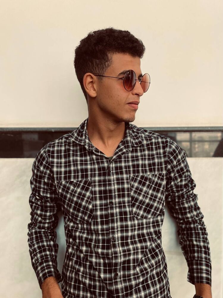  32162477  Hatem, 22 ,    