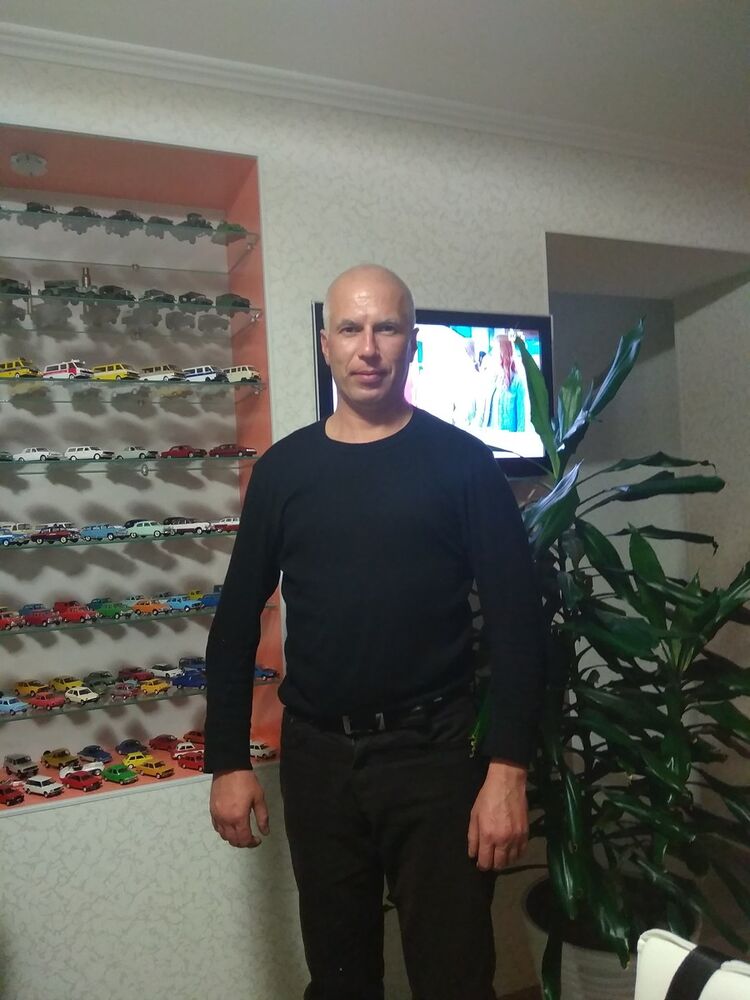  13884227  Sergei, 42 ,    