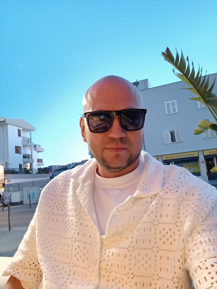  51018487  Maks, 41 ,    Aalst