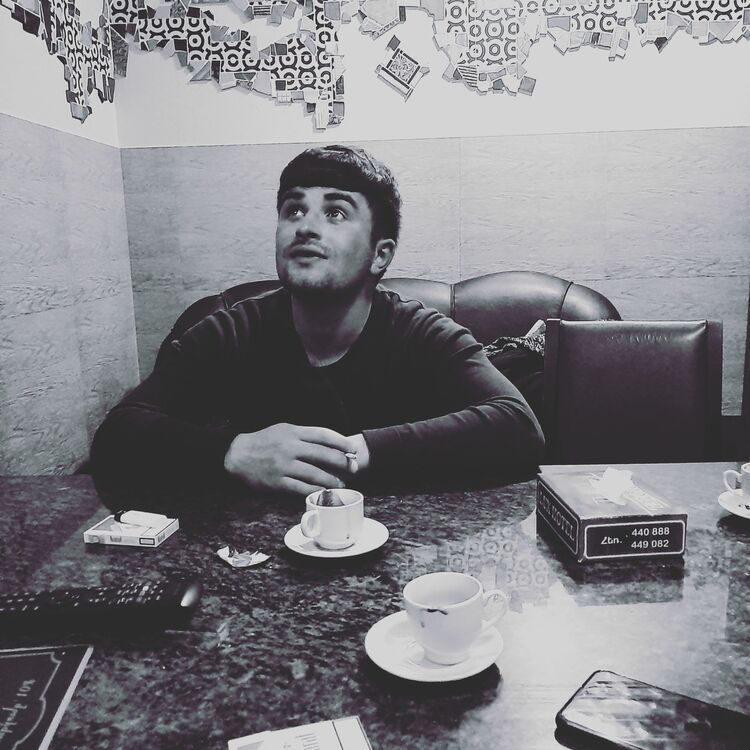  19219317  Lyow, 26 ,    